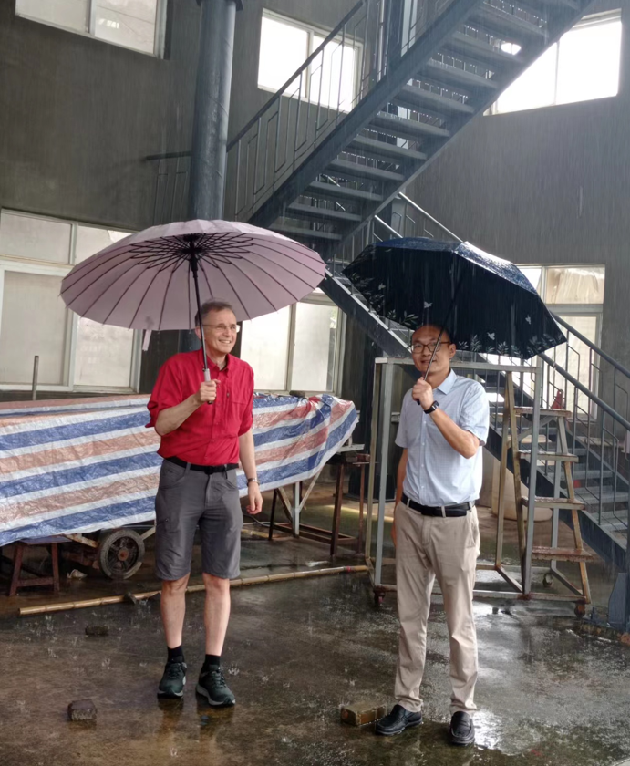 参观买球赛的app官网人工模拟降雨大厅 参观买球赛的app官网人工模拟降雨大厅